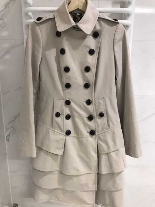 Jasno beżowy płaszcz Burberry roz. 36