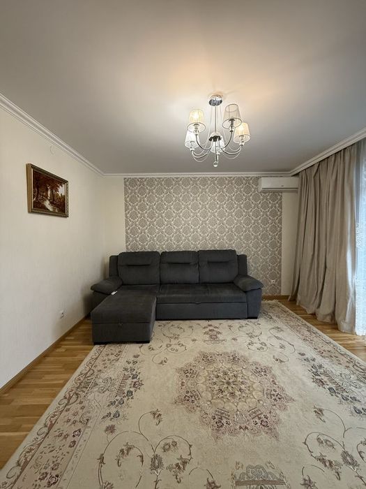 Оренда простороі 3 кімнатної квартири + гараж