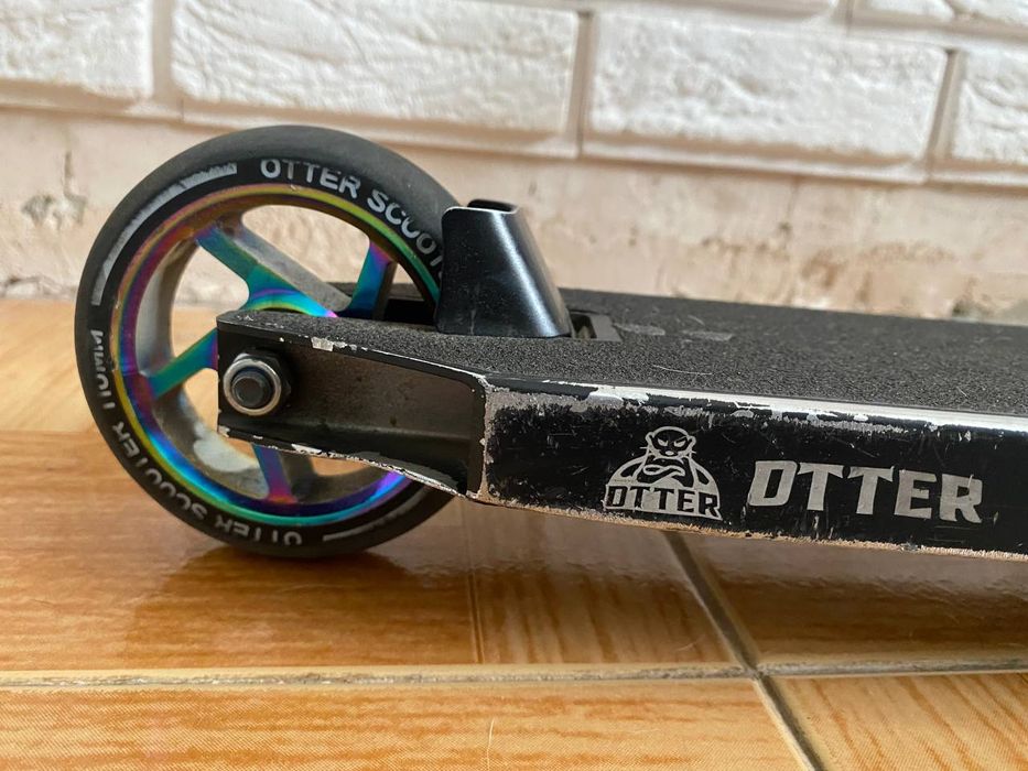 Трюковий самокат OTTER H11 Neochrome-  середнього рівня