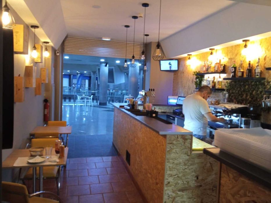 Vendo loja p/ restaurante ou café - Maia - em Centro Comercial