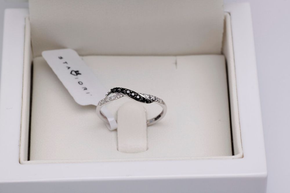 Złoty pierścionek Staviori z diamentem