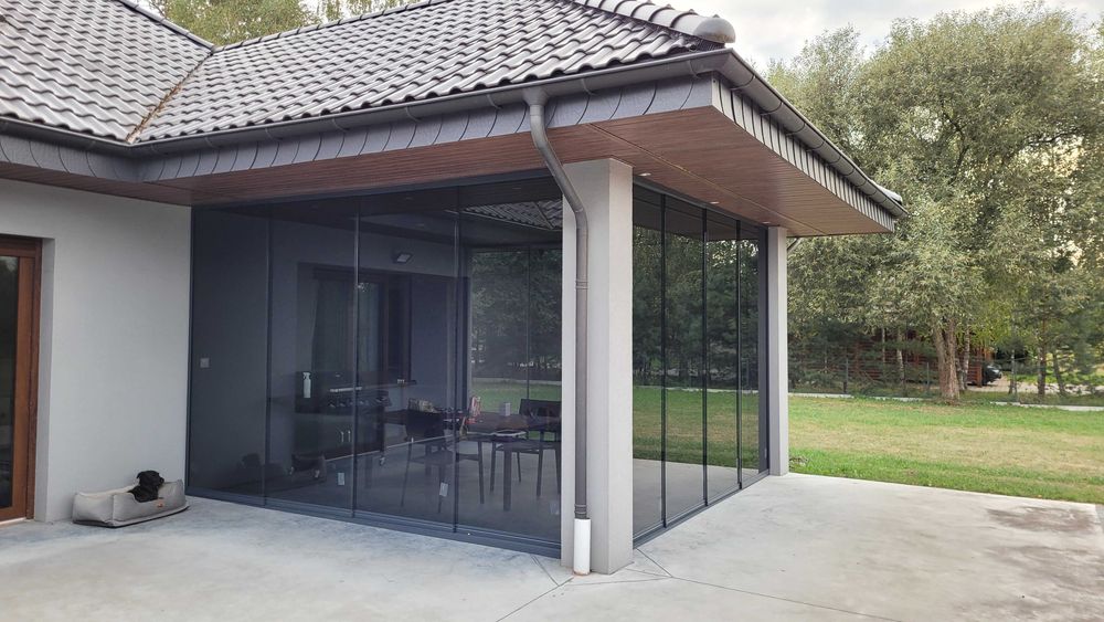 Przeszklone tarasy, zadaszenia, systemy szyb przesuwnych