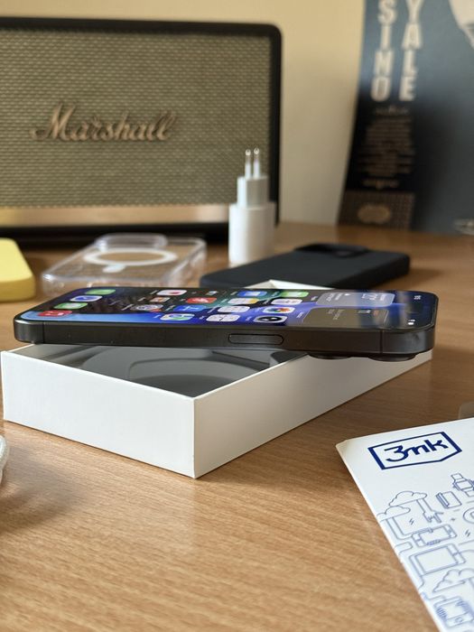iPhone 15 Pro Black Titanium 128GB ZESTAW 3x etui, szkło, fast charger Czarny