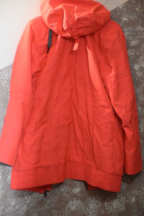 Długa kurtka na snowboard firmy Cropp