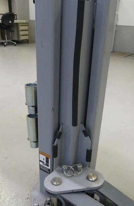 Podnośnik  dwukolumnowy samochodowy 3,5T