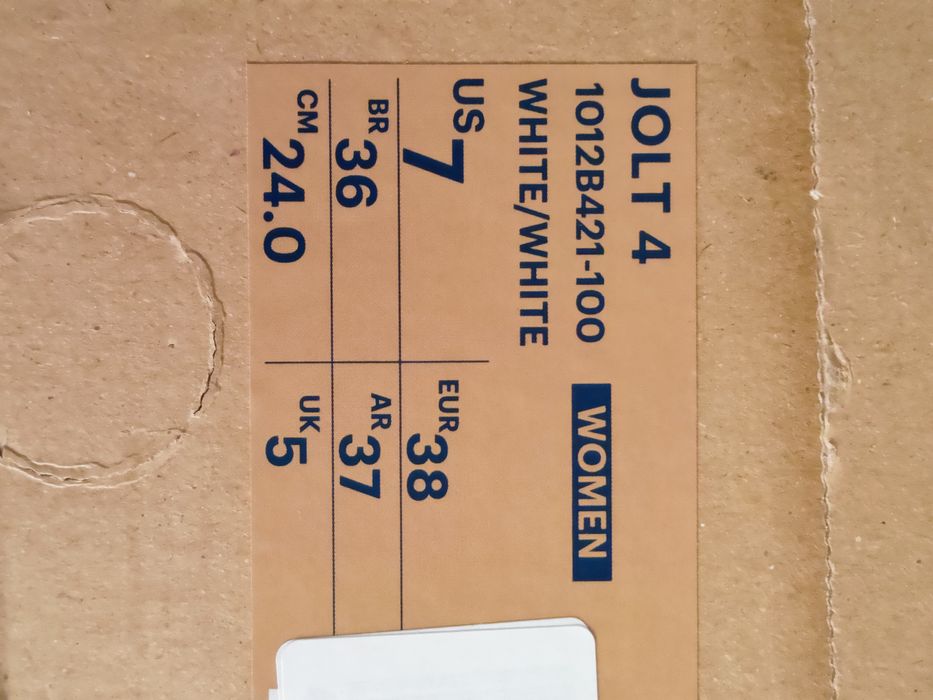 Asics Jolt 4 damskie sneakersy r. 38
JOLT 4 1012B421-100