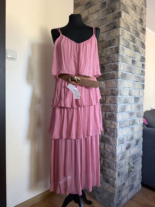 Nowa różowa sukienka Zara z falbanami rozmiar M/38