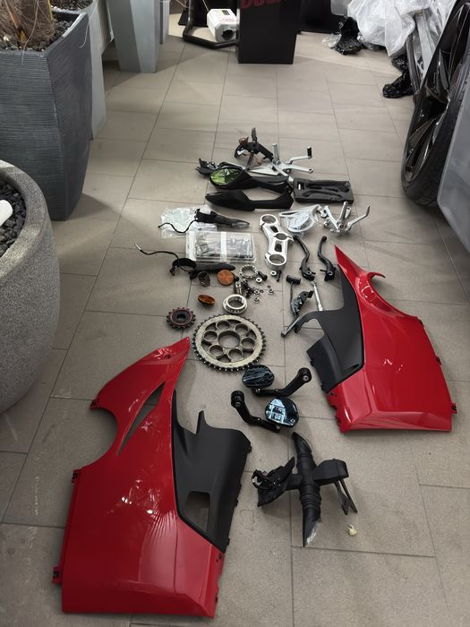 Ducati Panigale v4 v4s  Ducati Streetfighter v4  v4s sety pokrywa siln