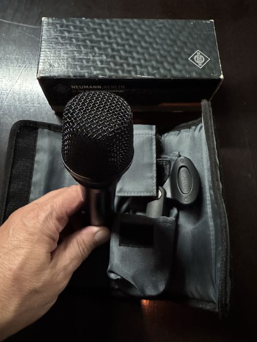 Neumann KMS 105 Preto