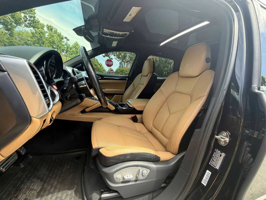Porsche Cayenne Hybrid      2016