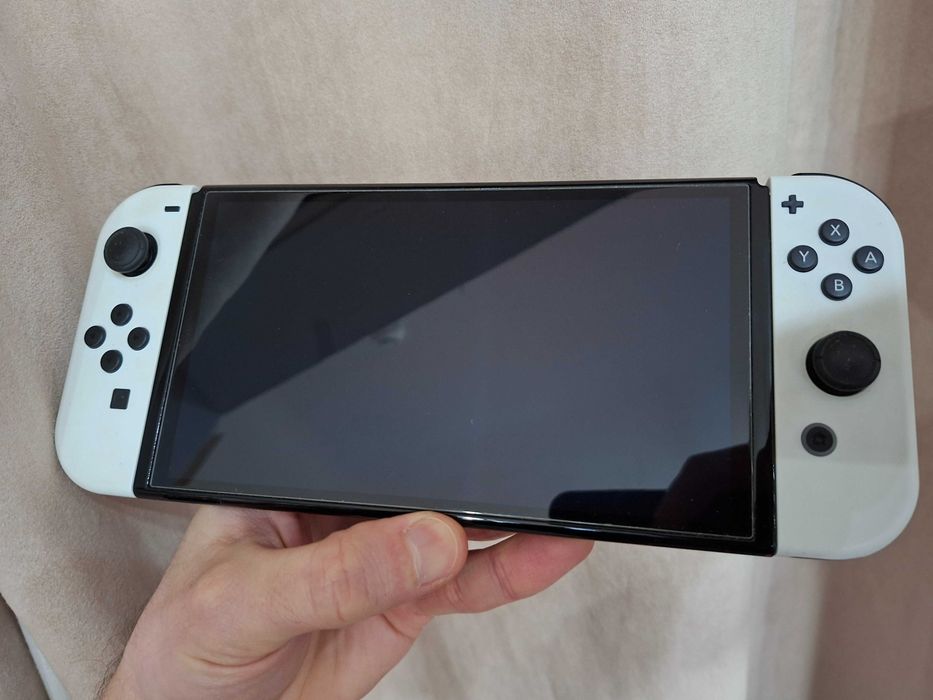 ZADBANA konsola Nintendo Switch OLED Komplet Etui