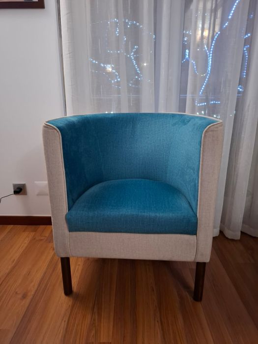 Dois cadeirões, tipo poltronas