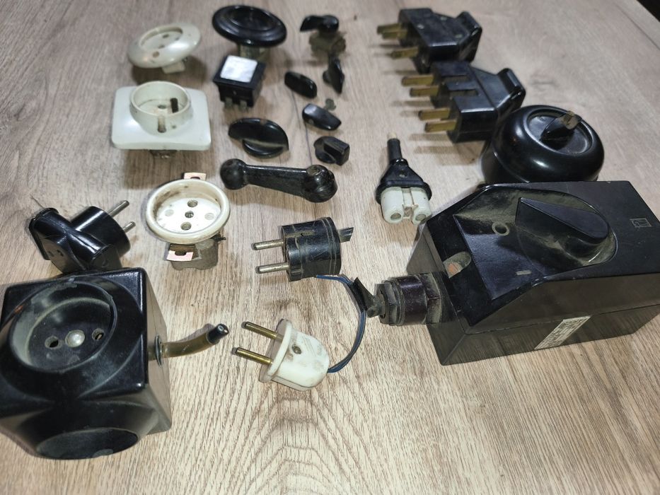 Stare gniazda przełączniki