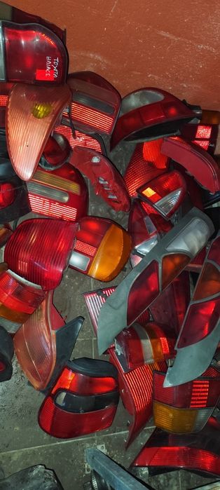 Vários farolins para carros