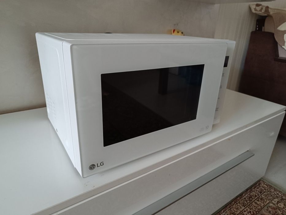Продам микроволновую печь LG MH6595GIH