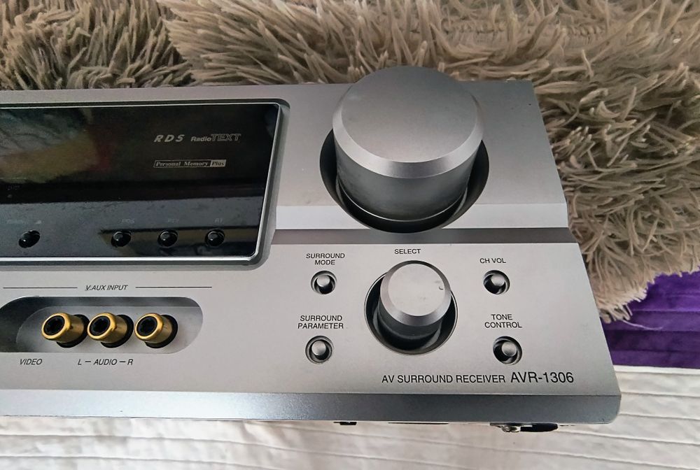 Sprzedam używany amplituner kina domowego Denon AVR-1306.
