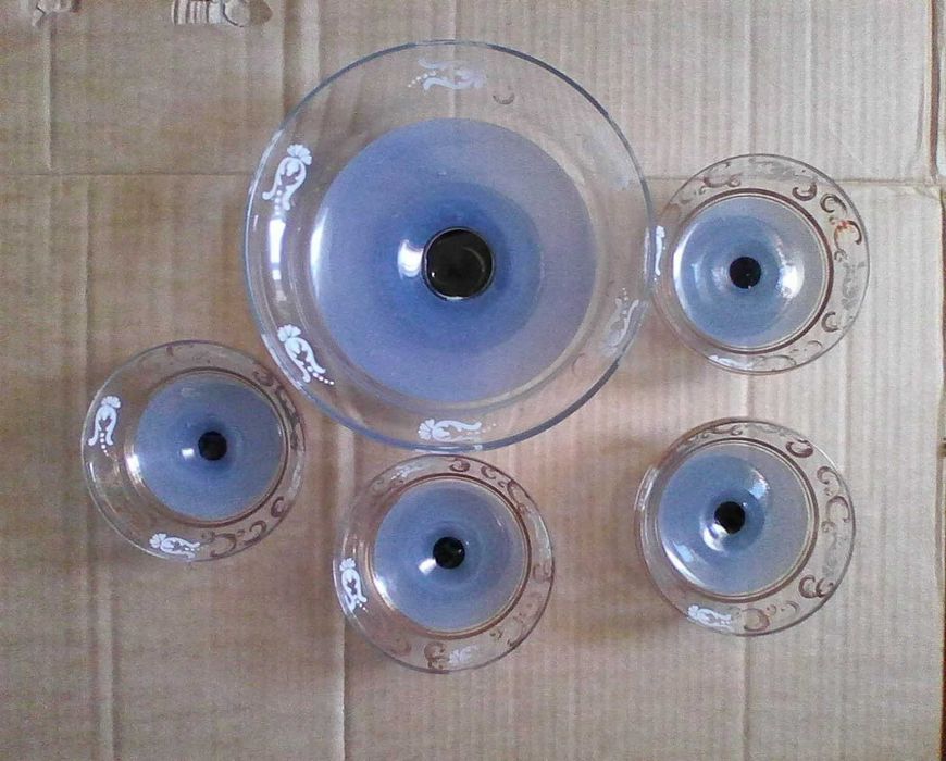 conjunto taça grande e 4 pequenas antigo