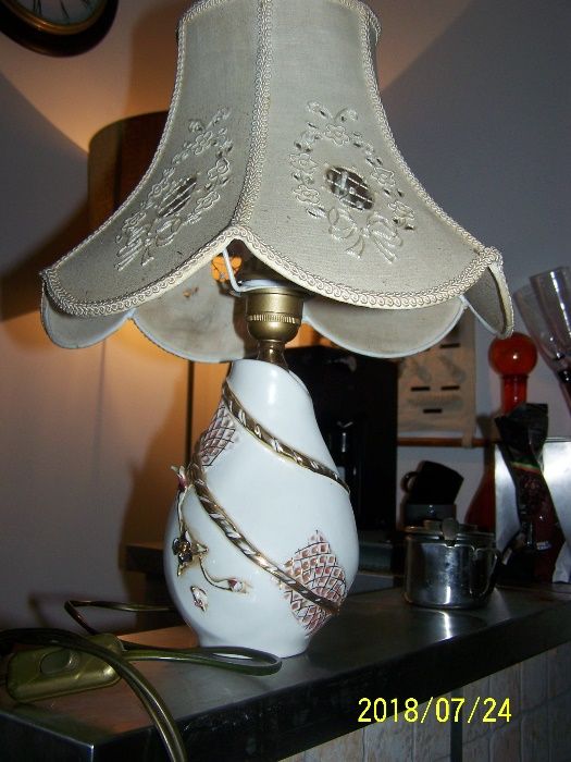 candeeiro de porcelana Sandra antigo