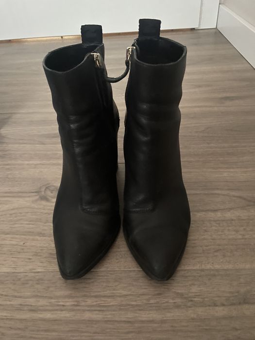 Buty na jesień DKNY