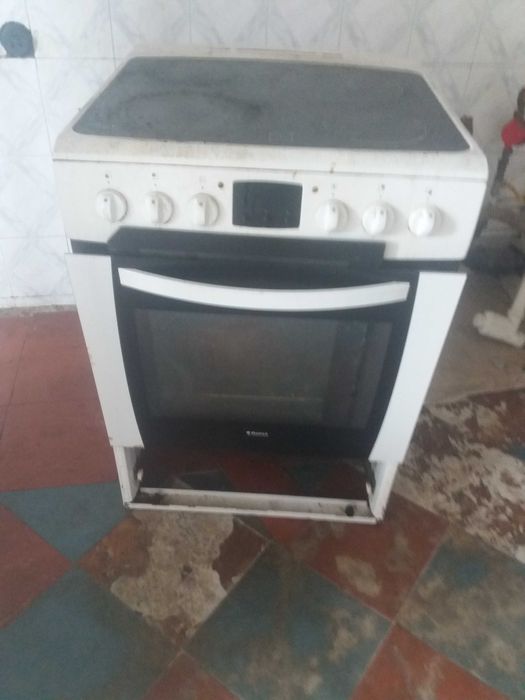 электрияеская печь Hansa