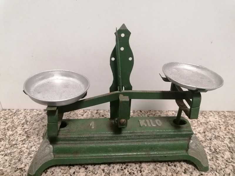 Balança antiga de precisão.