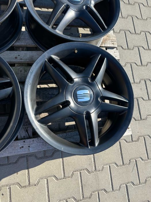 7jx17 et38 seat fr leon oryginal czarne 5x100 17"