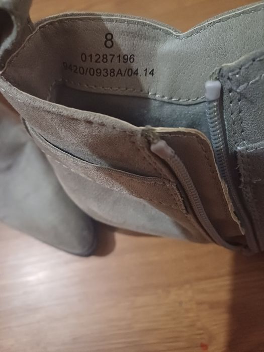 Botki zamszowe na zamek