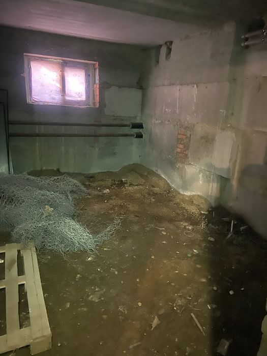 Комора, приміщення для зберігання речей, кладова, кладовка