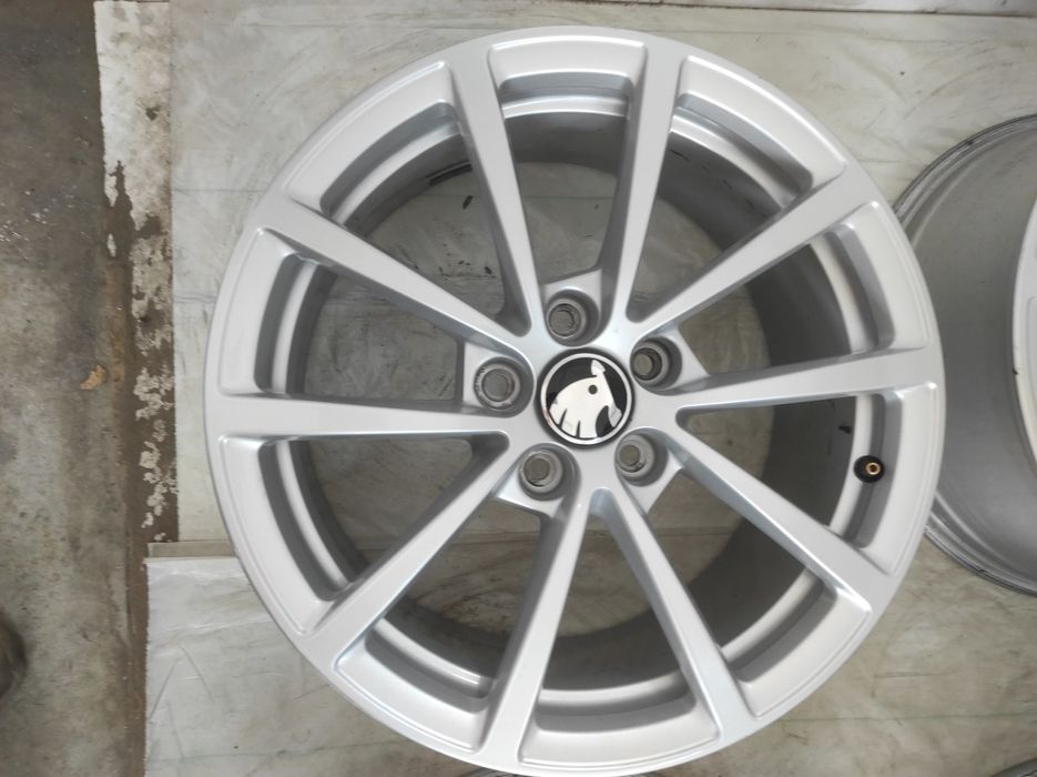 247 Felgi aluminiowe SKODA R 17 5x112 Bardzo Ładne