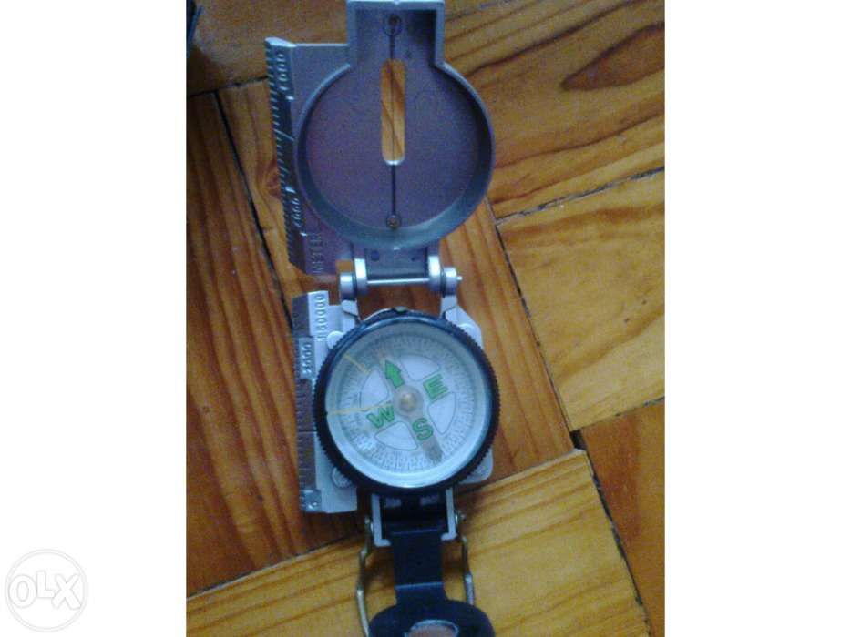 Conjunto Cantil e bussolas, Chapéu caça