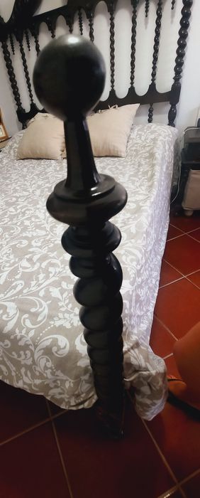 Cama de casal antiga