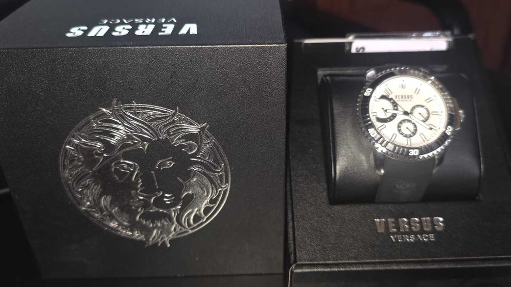 Relógio Versace Versus com caixa original , muito pouco uso