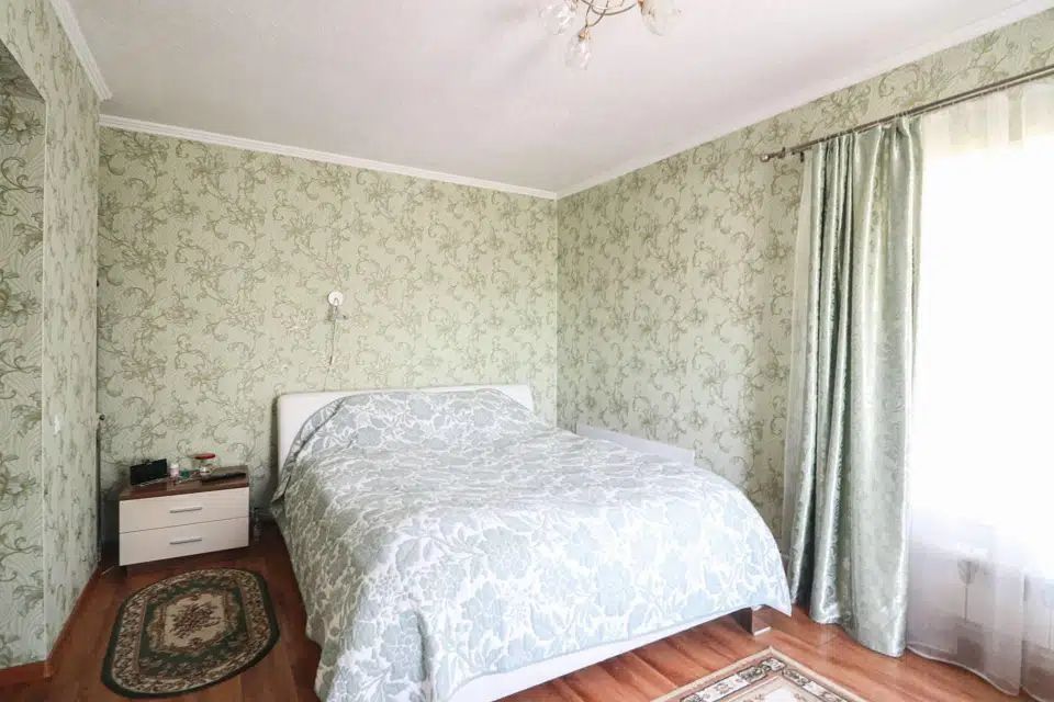 Продам будинок біля ставку