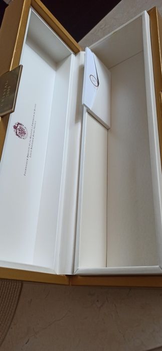 Пустые коробки от Cristal Dom perignon