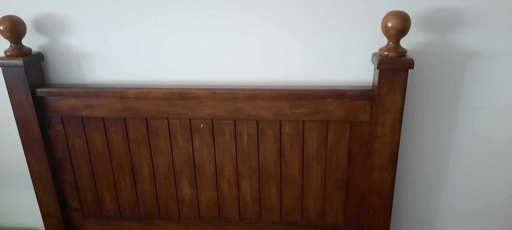 Cama individual  em madeira maciça