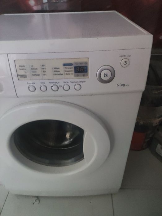Máquina de lavar a em perfeitas condições
