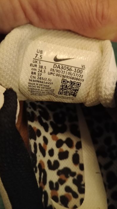 Ténis Nike senhora n° 38,5 usados 2 vezes. 35 euros.