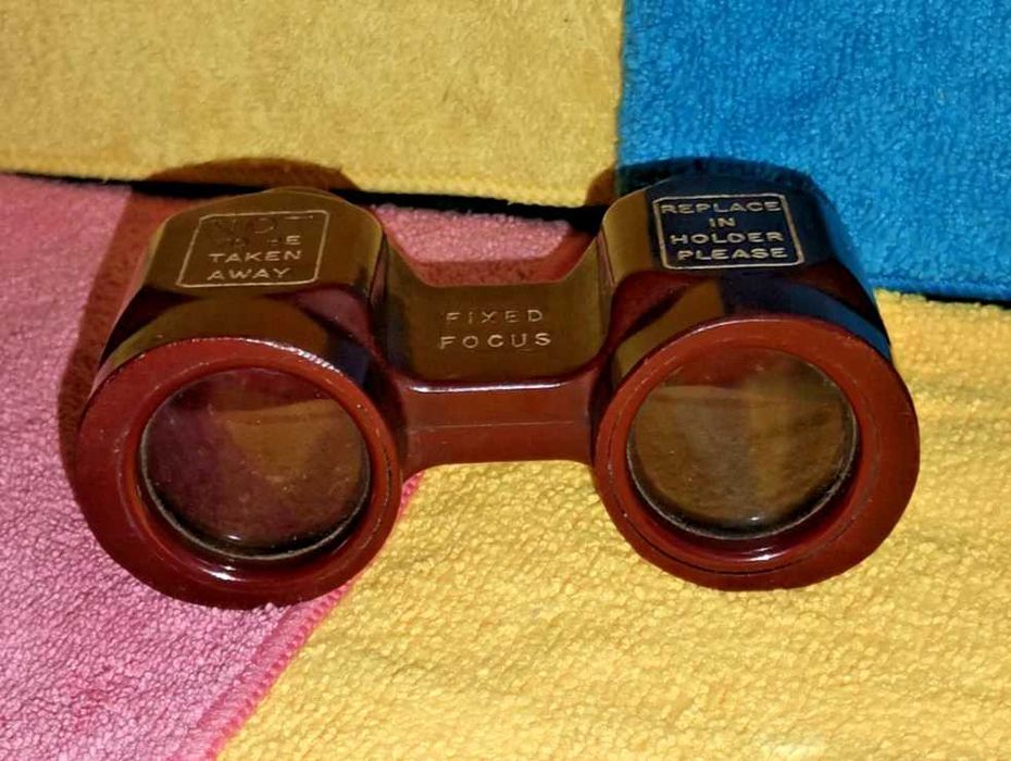 Binóculos de baquelite com foco fixo - U.A.D.C. Lda. Temple Chambers
