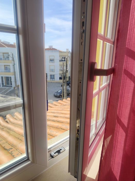 T3+1 duplex renovado em Santa Cruz, arrendamento temporario de Outubro de 2026 a Maio de 2027