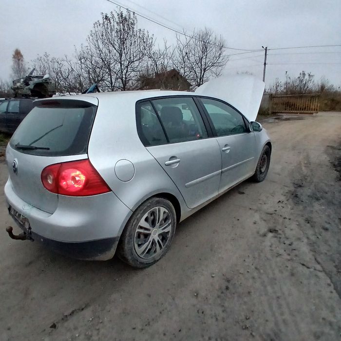 Volkswagen Golf 5 • 2005 рік • 1.6 бензин • 6-ступка • Розбір на запча