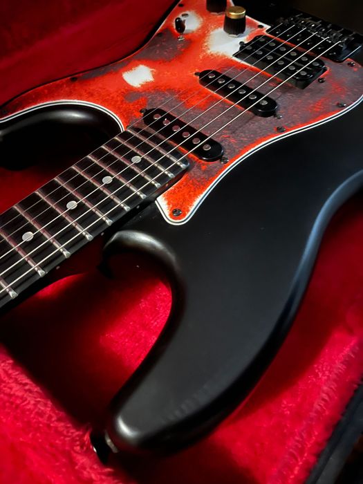 Guitarra Elétrica Stratocaster Custom