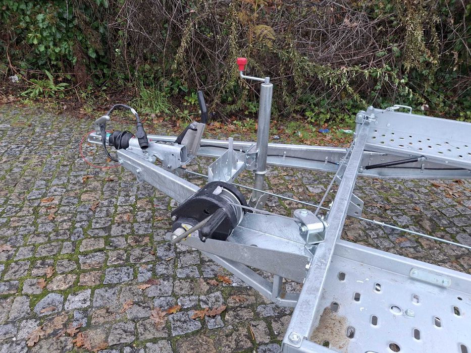 Atrelados / Reboques Porta Carros de 1300kg a 2700kg LIDER