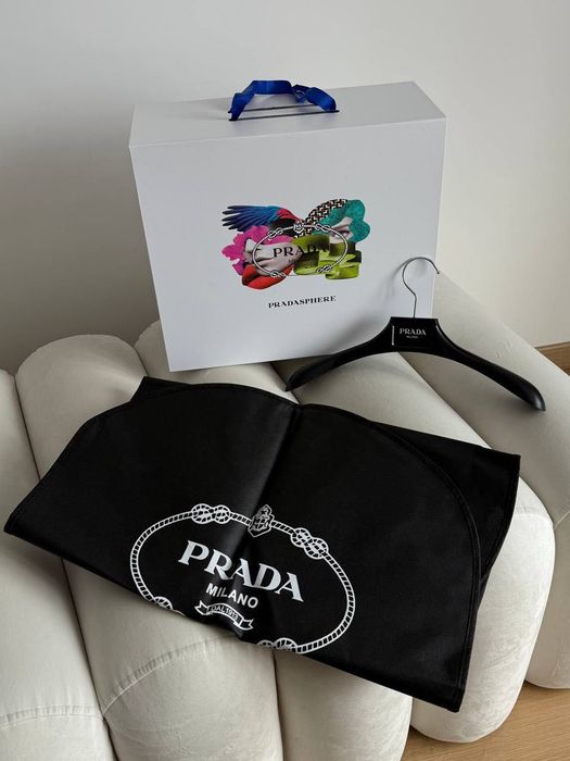Пуховик жіночий Prada