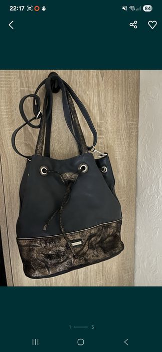 Elegancka torebka w kolorze granatowym typu worek