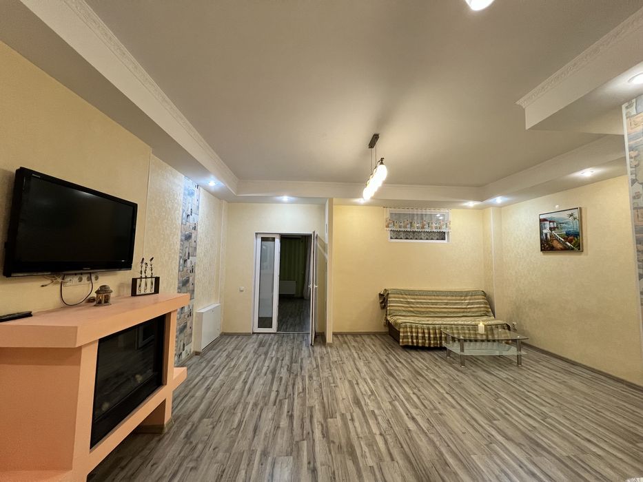 Здам подобово 3 кімнатну квартиру з видом на Дніпро в районі Казбет