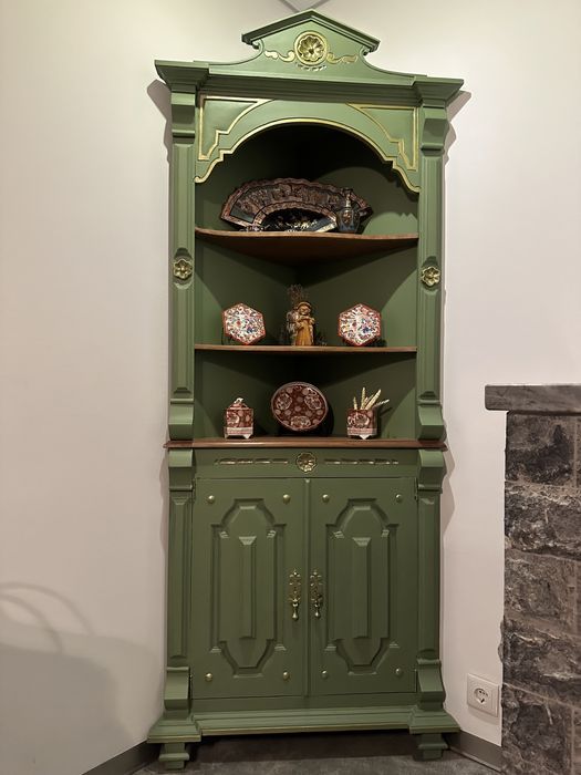 Móvel de canto restaurado