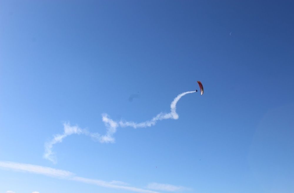 Voos batismo, publicidade aérea, espetáculos aéreos. paramotor