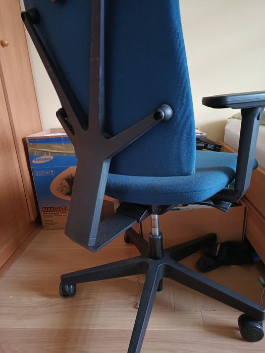 Fotel biurowy obrotowy ergonomiczny