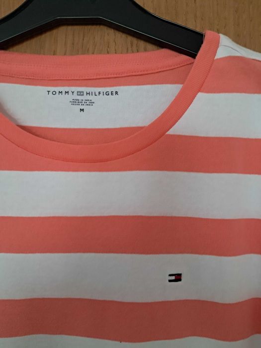 T-shirt Tommy Hilfiger - Tam. M - NOVA