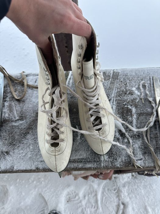 Продам ковзани , коньки